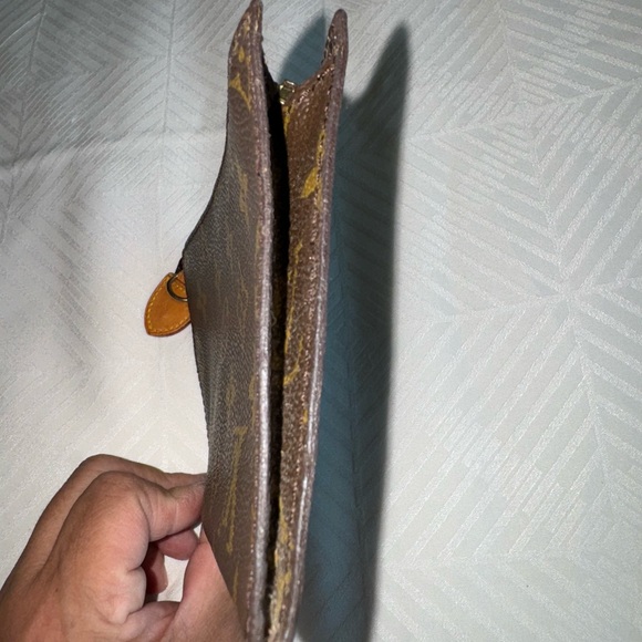 100% Authentic Louis Vuitton Monogram Toiletry Pouch. - Picture 3 of 8